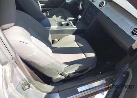 2006 Ford Mustang V6 z USA, uszkodzony, nr VIN 1ZVHT80N865221648